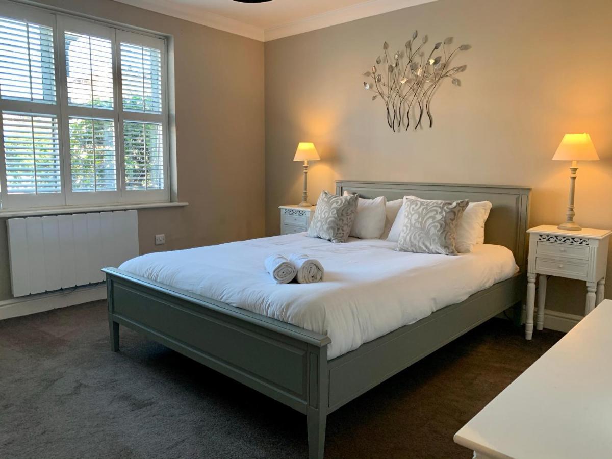 Lord Raglan House Apartments 2Br With Parking Виндзор Экстерьер фото