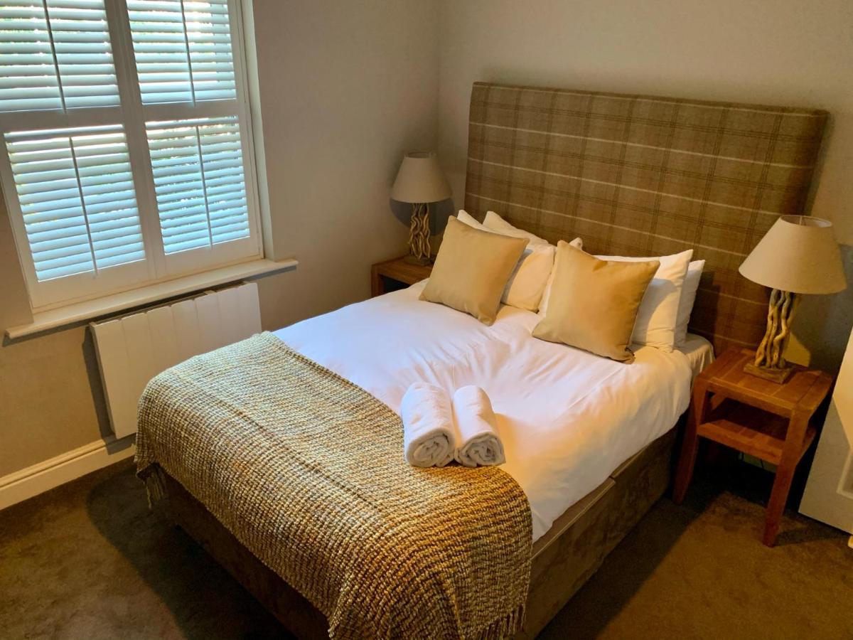Lord Raglan House Apartments 2Br With Parking Виндзор Экстерьер фото