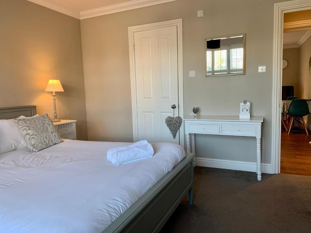 Lord Raglan House Apartments 2Br With Parking Виндзор Экстерьер фото