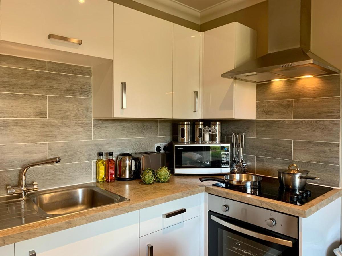 Lord Raglan House Apartments 2Br With Parking Виндзор Экстерьер фото