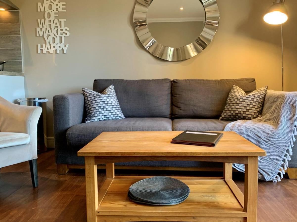 Lord Raglan House Apartments 2Br With Parking Виндзор Экстерьер фото