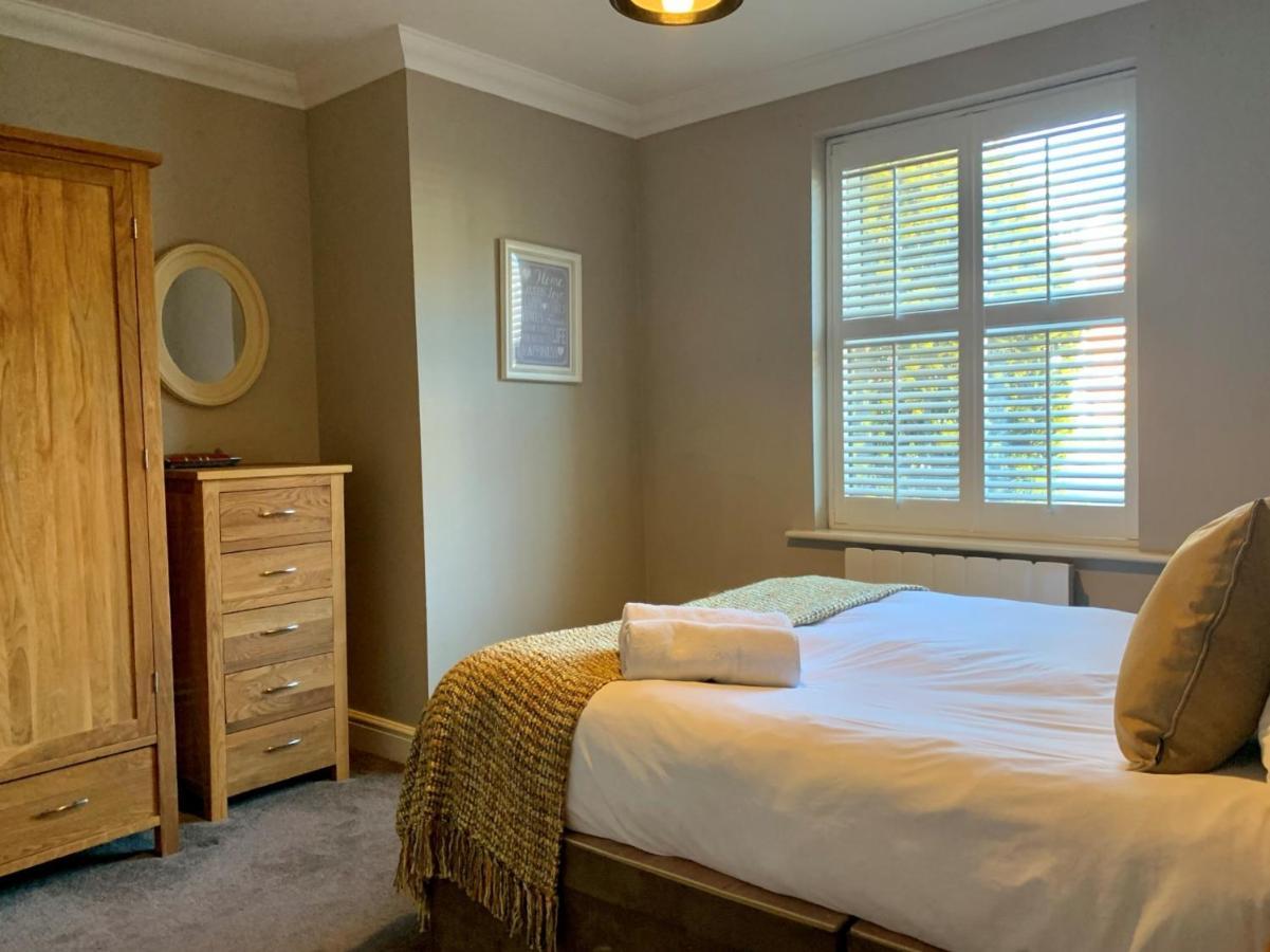 Lord Raglan House Apartments 2Br With Parking Виндзор Экстерьер фото
