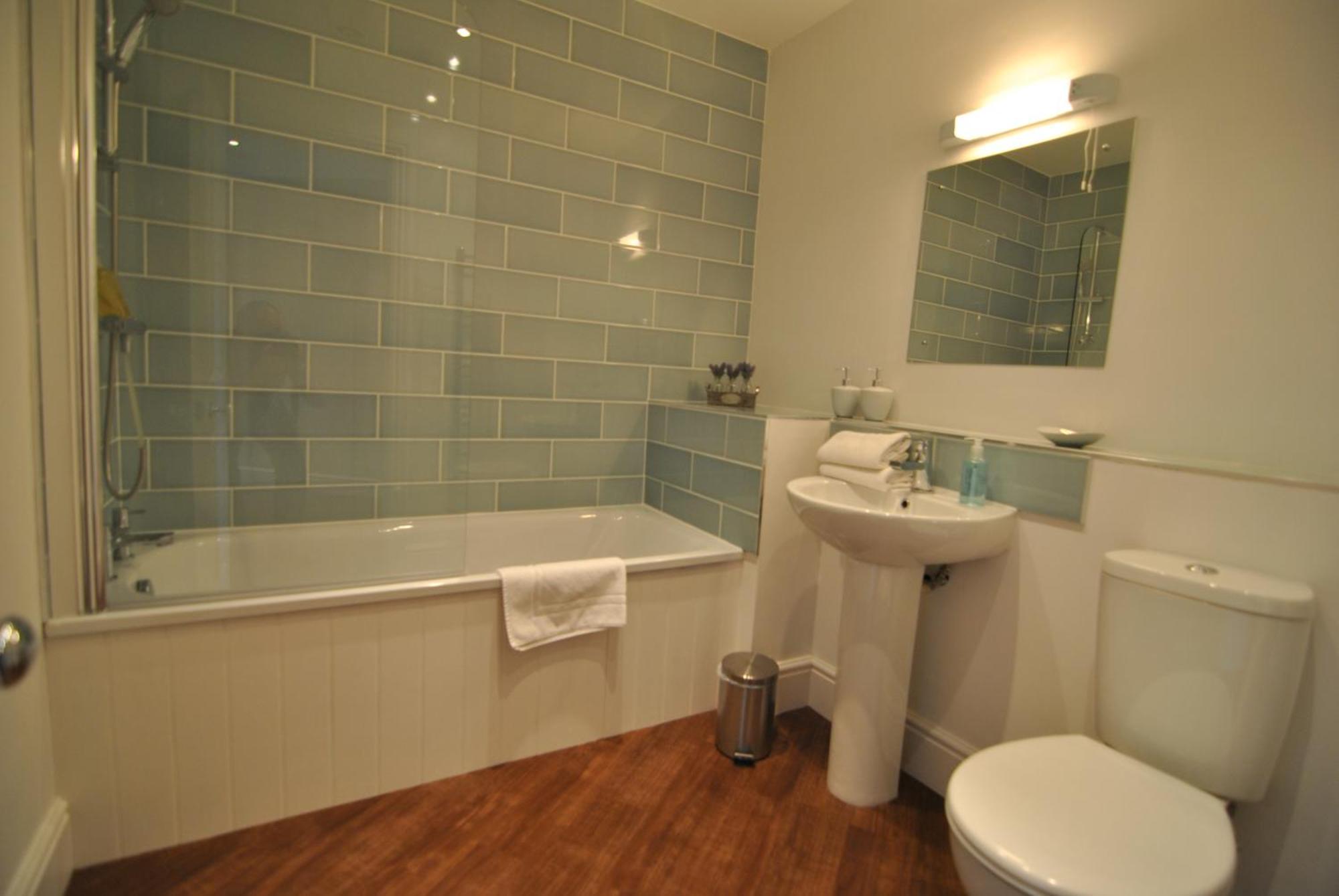 Lord Raglan House Apartments 2Br With Parking Виндзор Экстерьер фото