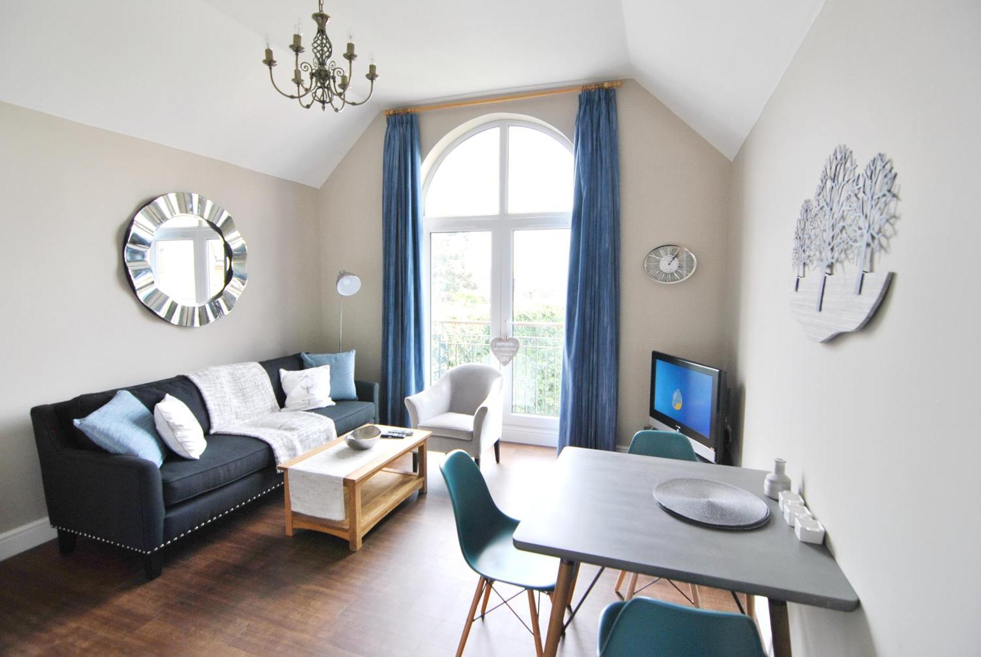 Lord Raglan House Apartments 2Br With Parking Виндзор Экстерьер фото