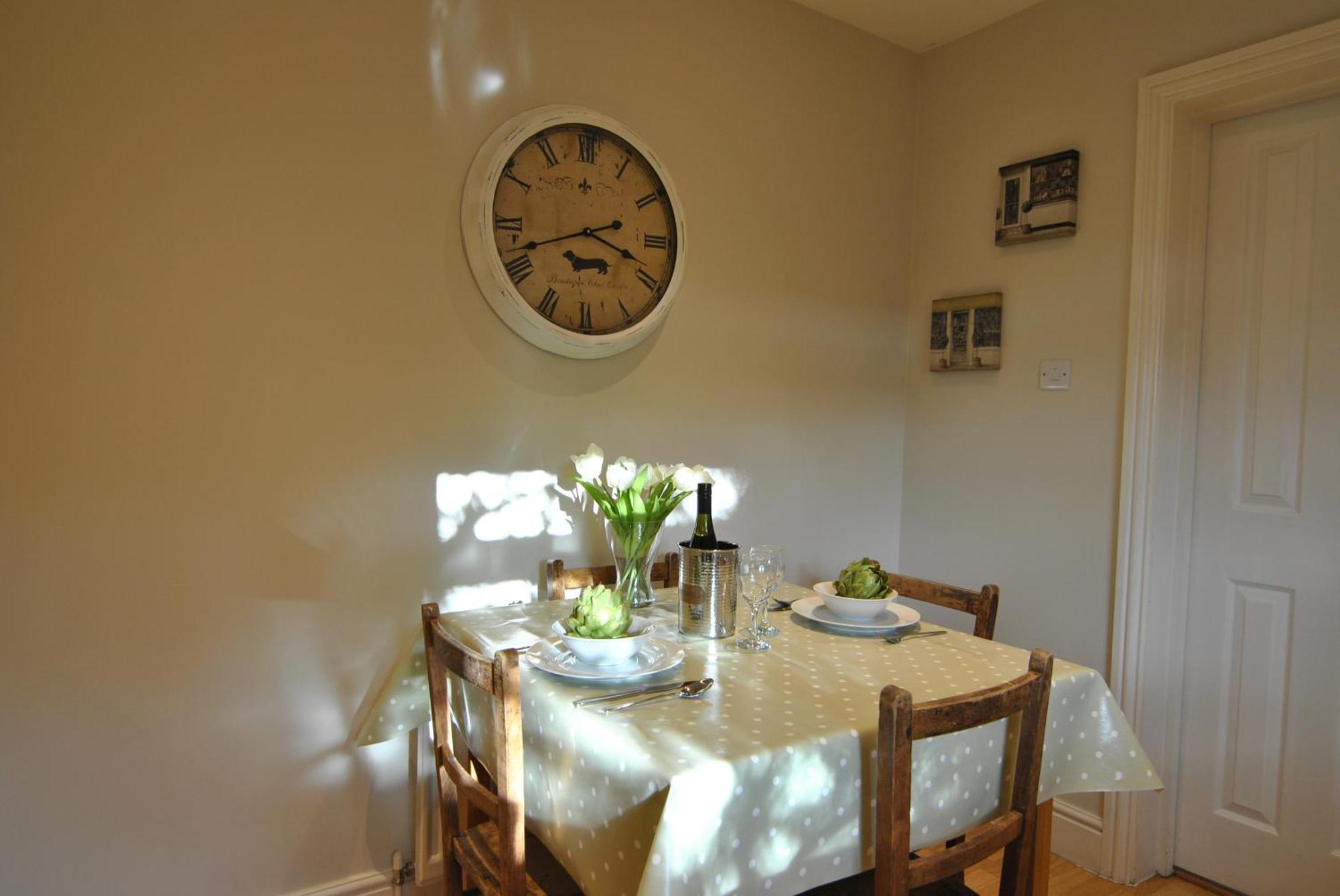 Lord Raglan House Apartments 2Br With Parking Виндзор Экстерьер фото