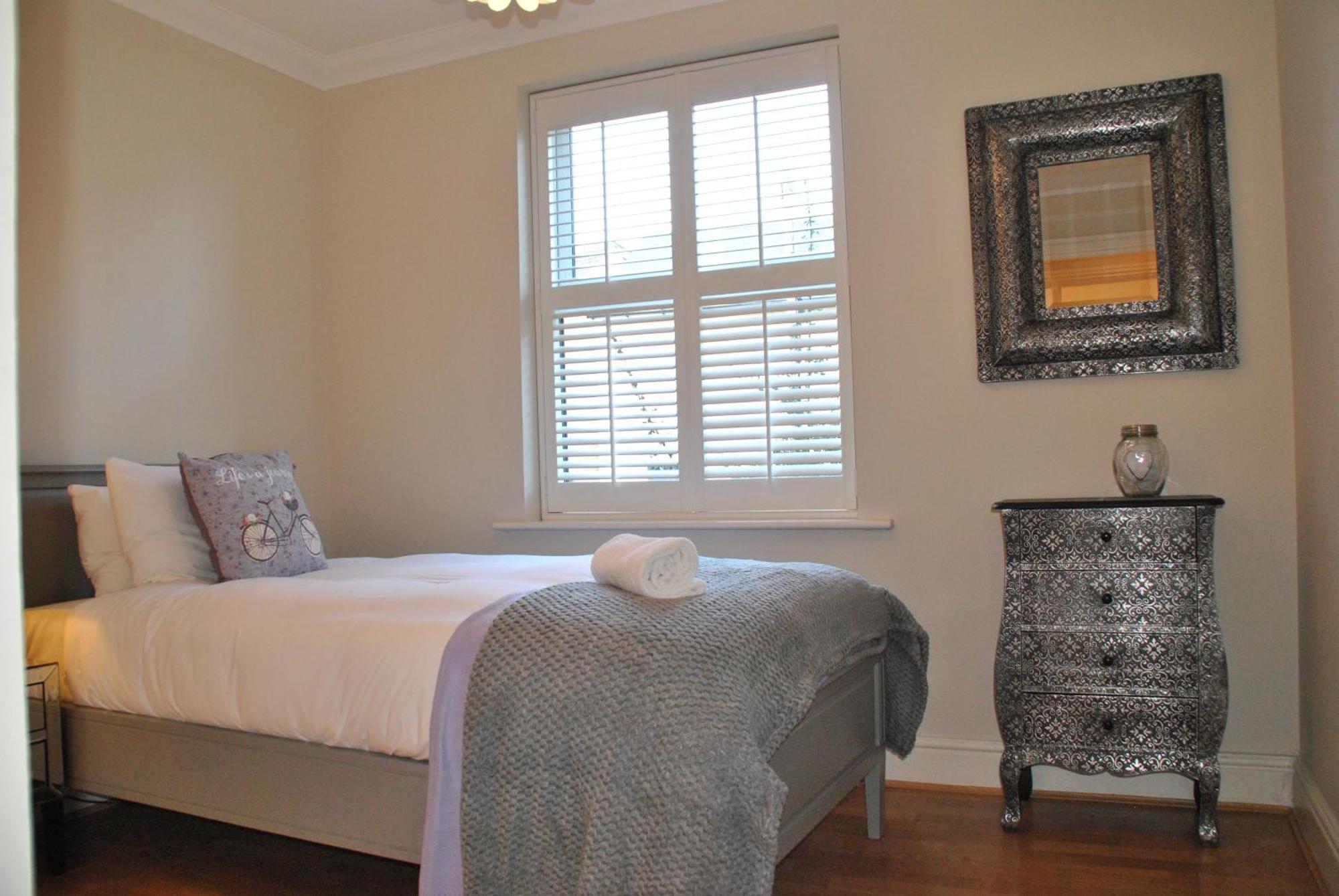Lord Raglan House Apartments 2Br With Parking Виндзор Экстерьер фото