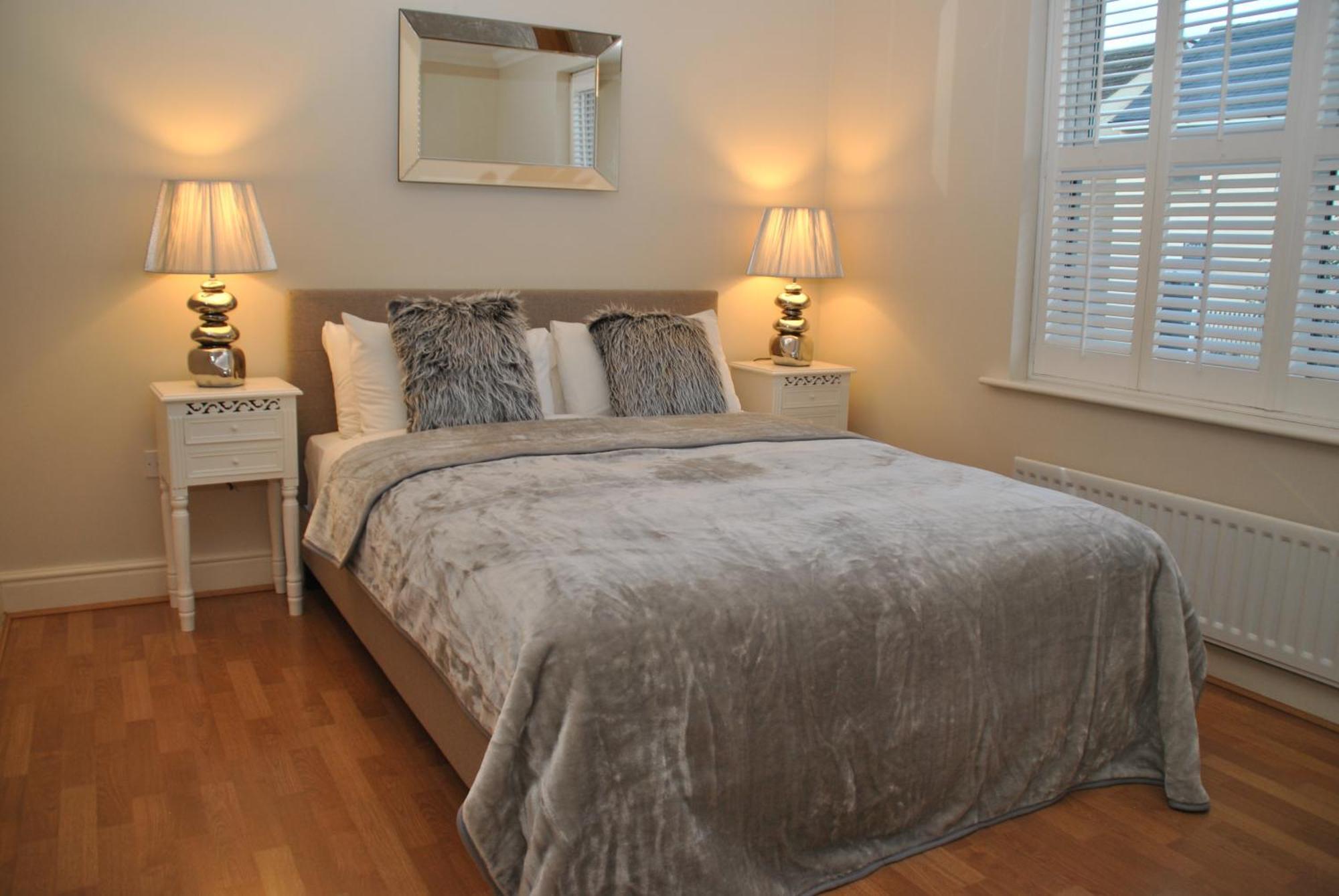 Lord Raglan House Apartments 2Br With Parking Виндзор Экстерьер фото