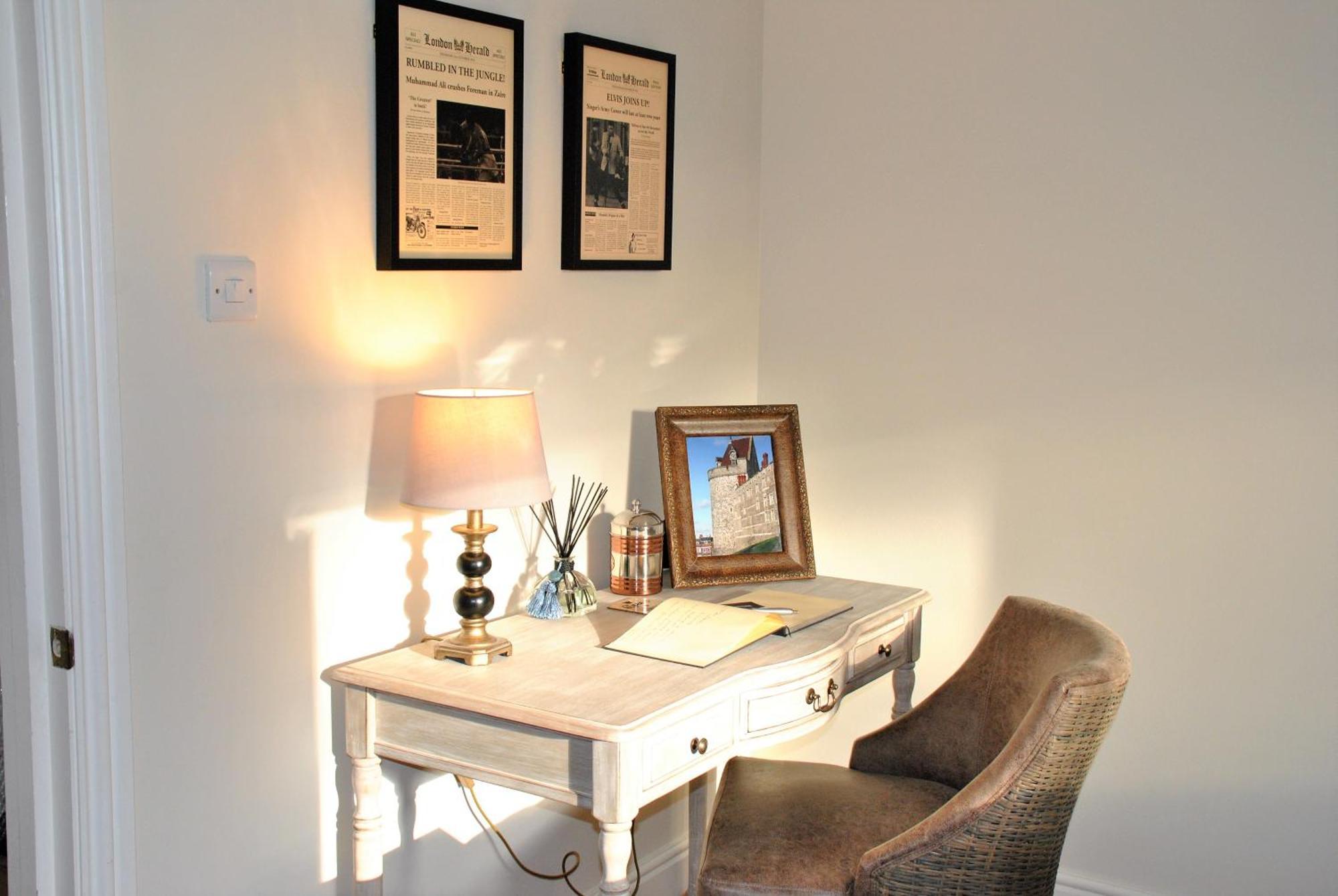 Lord Raglan House Apartments 2Br With Parking Виндзор Экстерьер фото