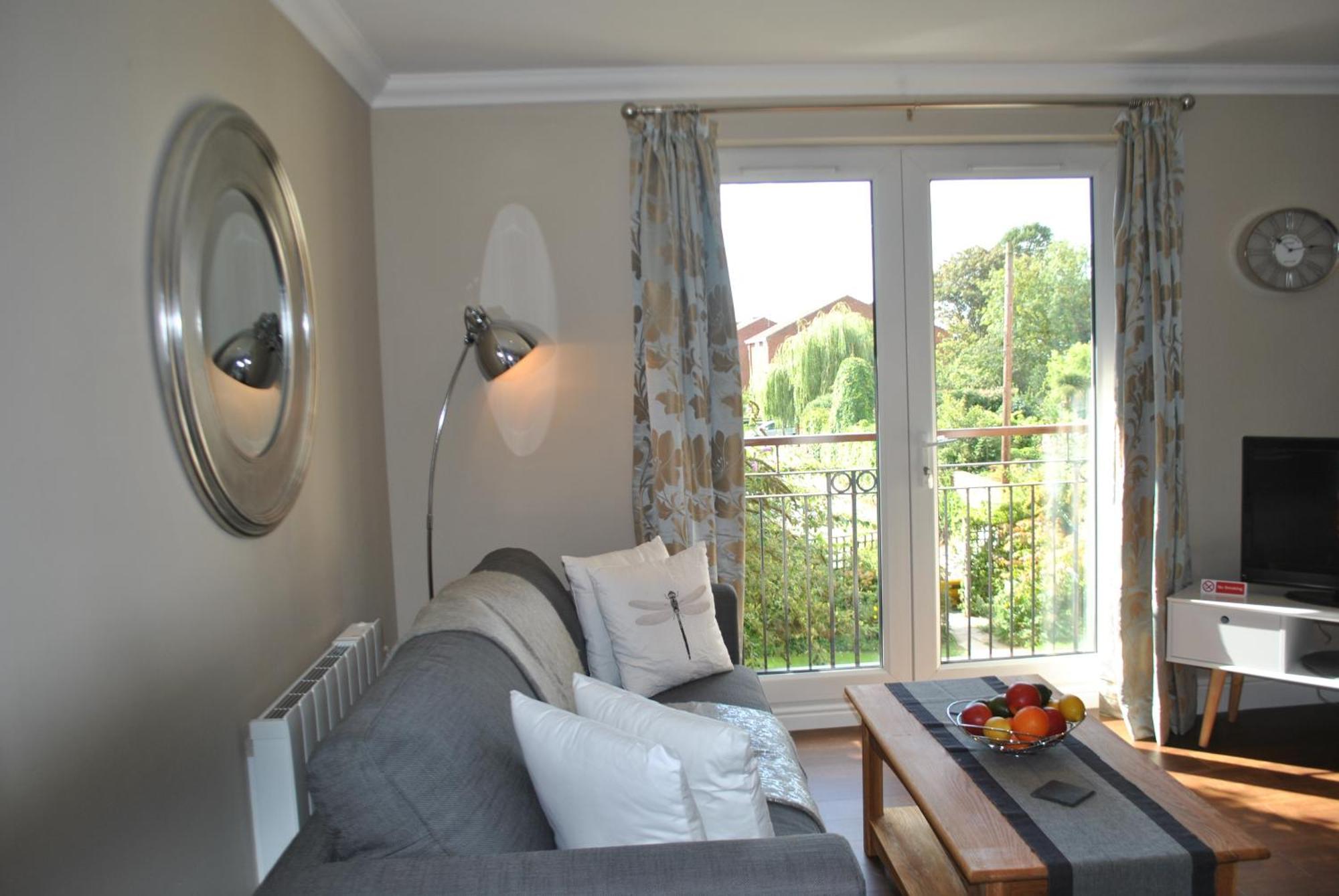 Lord Raglan House Apartments 2Br With Parking Виндзор Экстерьер фото