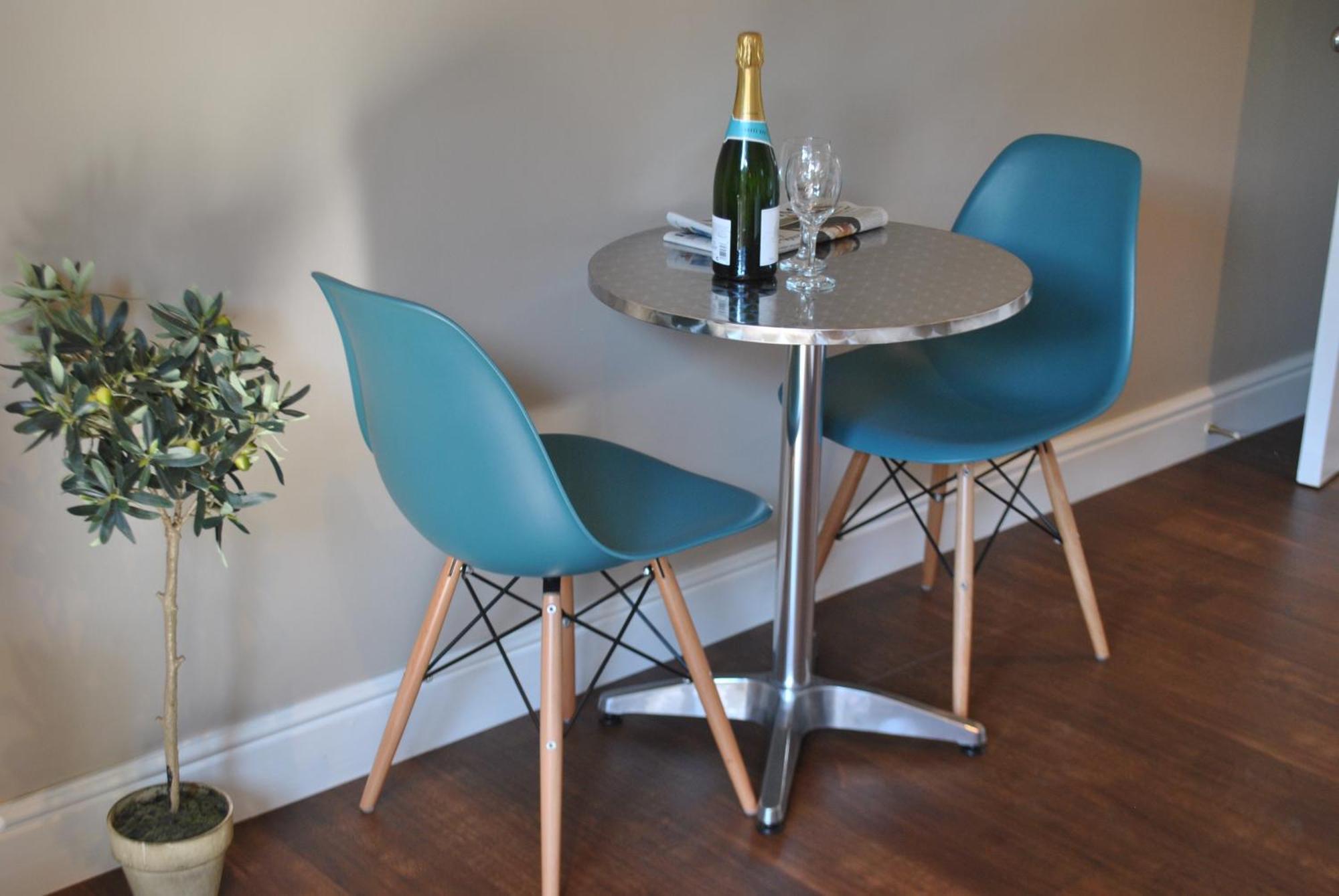 Lord Raglan House Apartments 2Br With Parking Виндзор Экстерьер фото
