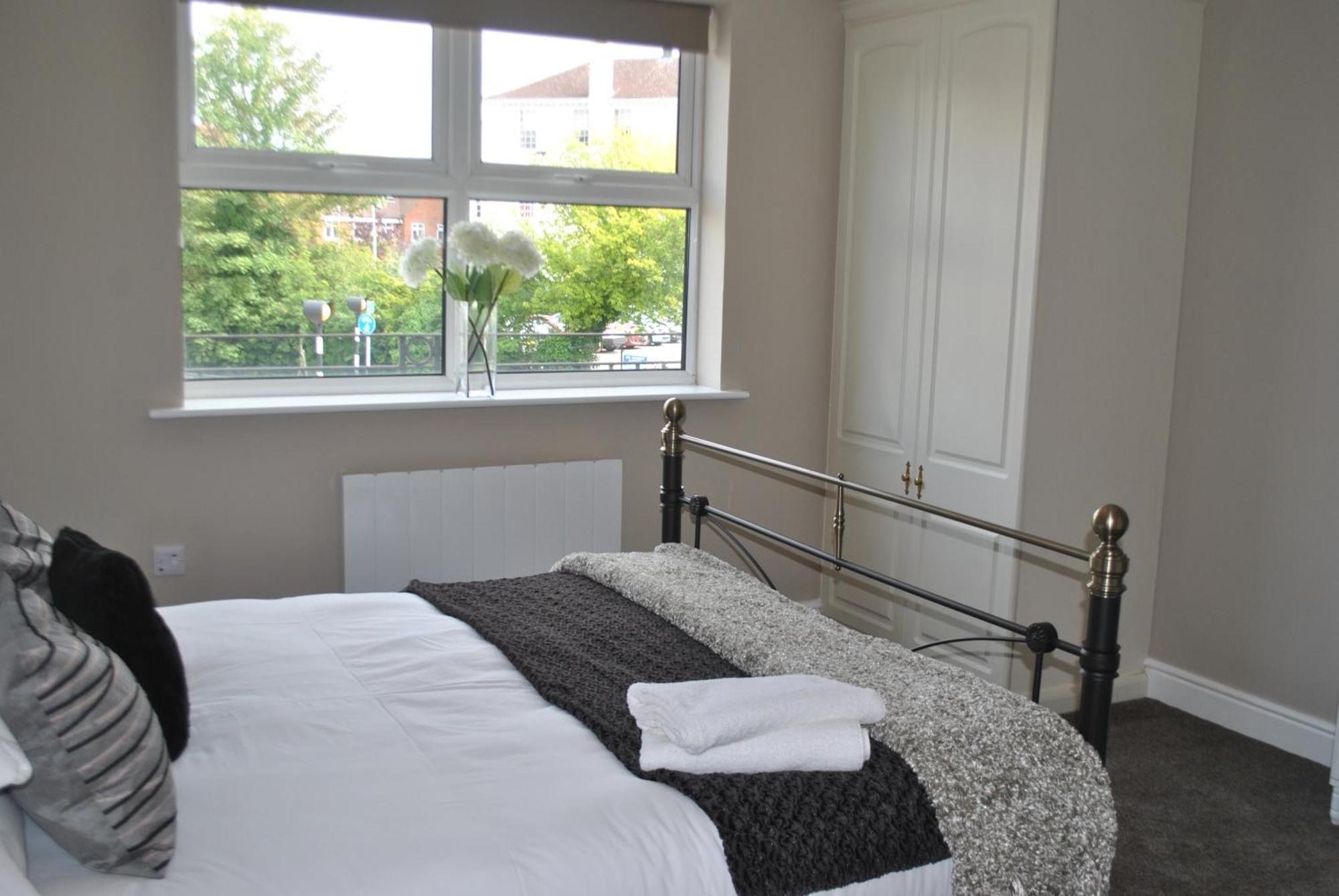 Lord Raglan House Apartments 2Br With Parking Виндзор Экстерьер фото