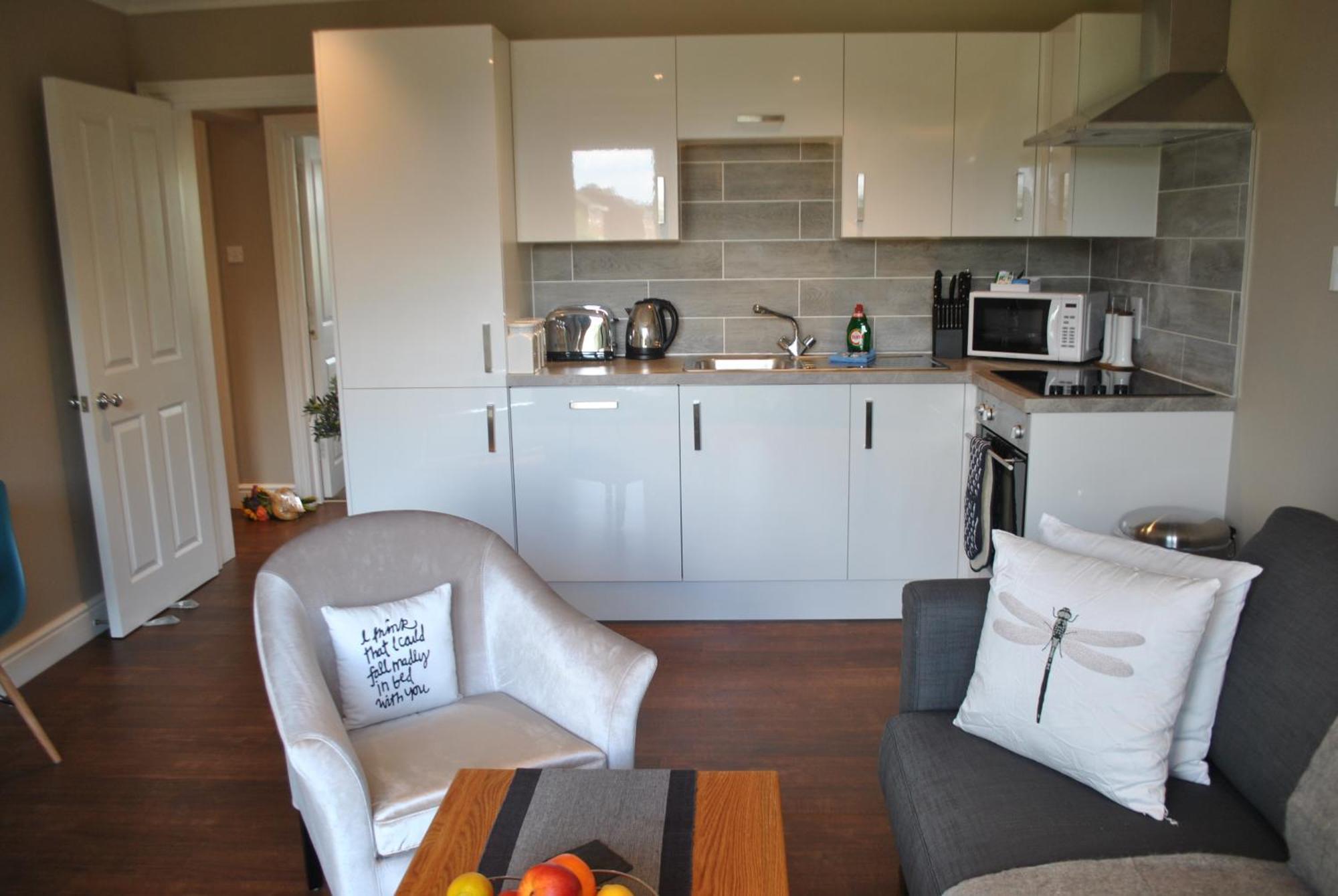 Lord Raglan House Apartments 2Br With Parking Виндзор Экстерьер фото