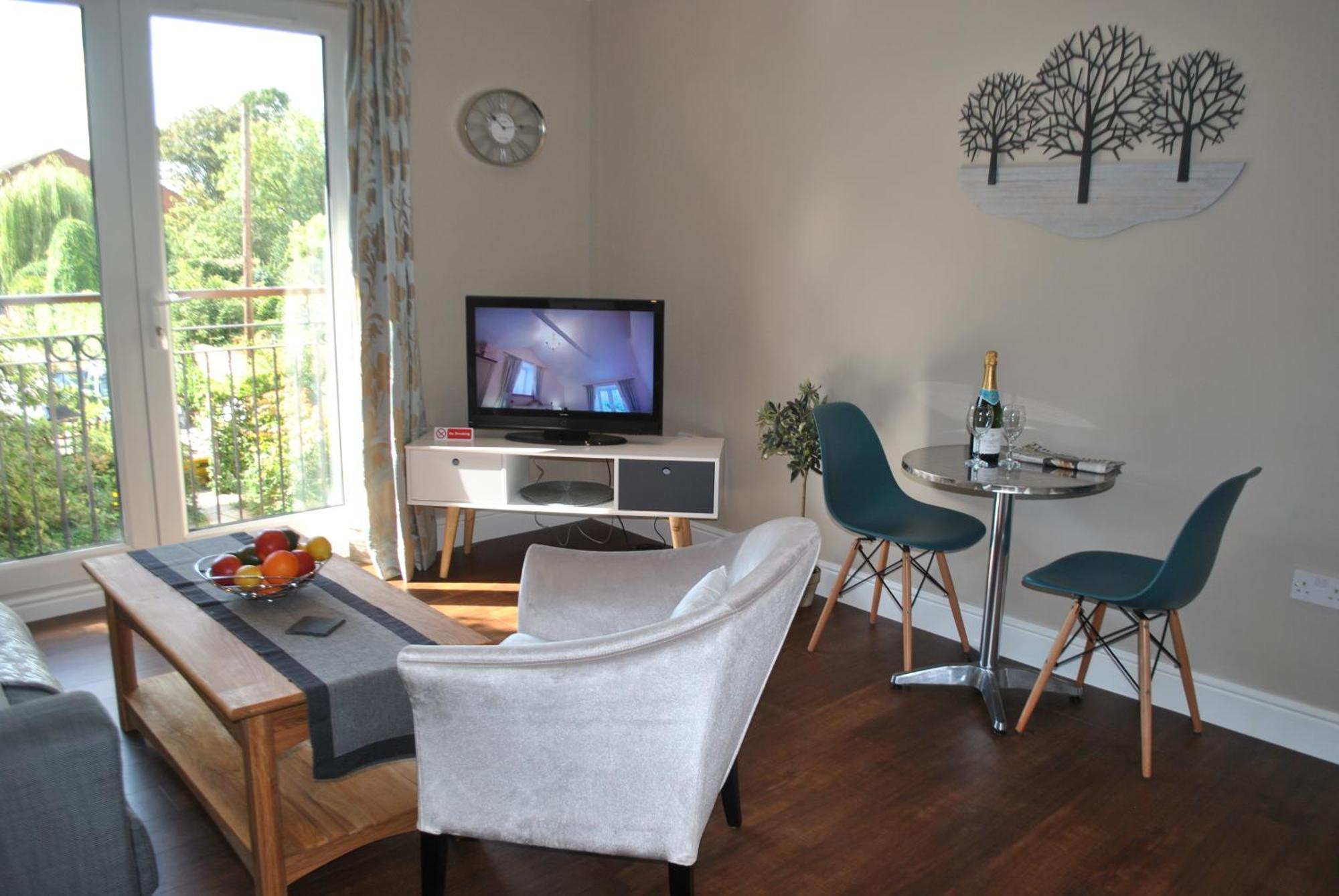 Lord Raglan House Apartments 2Br With Parking Виндзор Экстерьер фото