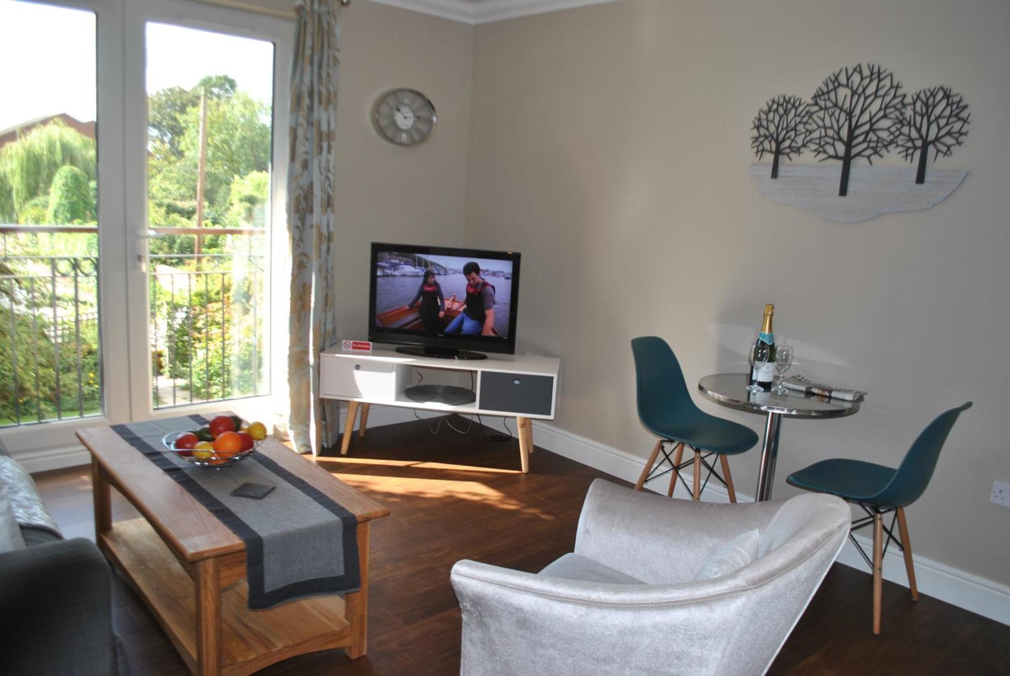 Lord Raglan House Apartments 2Br With Parking Виндзор Экстерьер фото