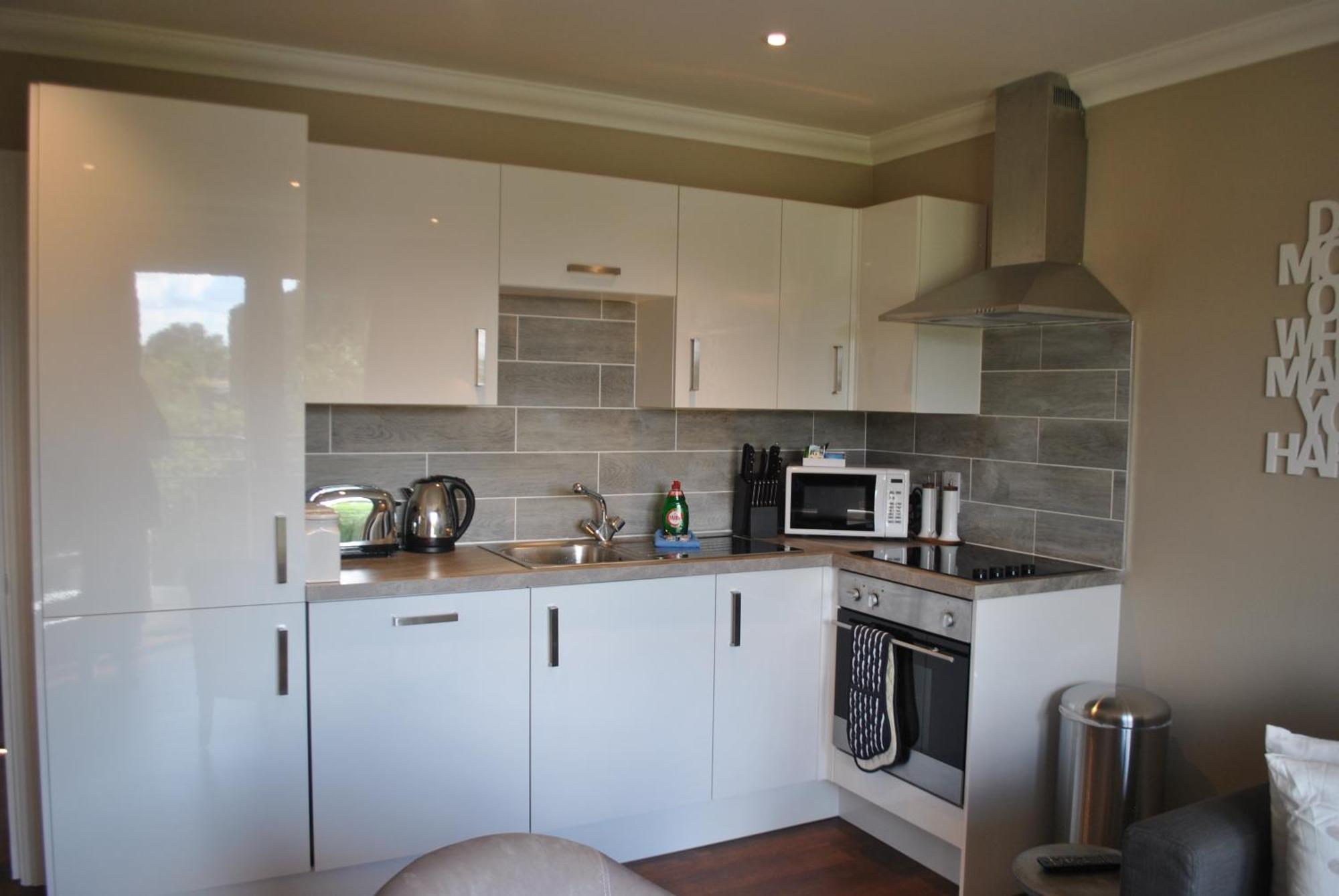 Lord Raglan House Apartments 2Br With Parking Виндзор Экстерьер фото