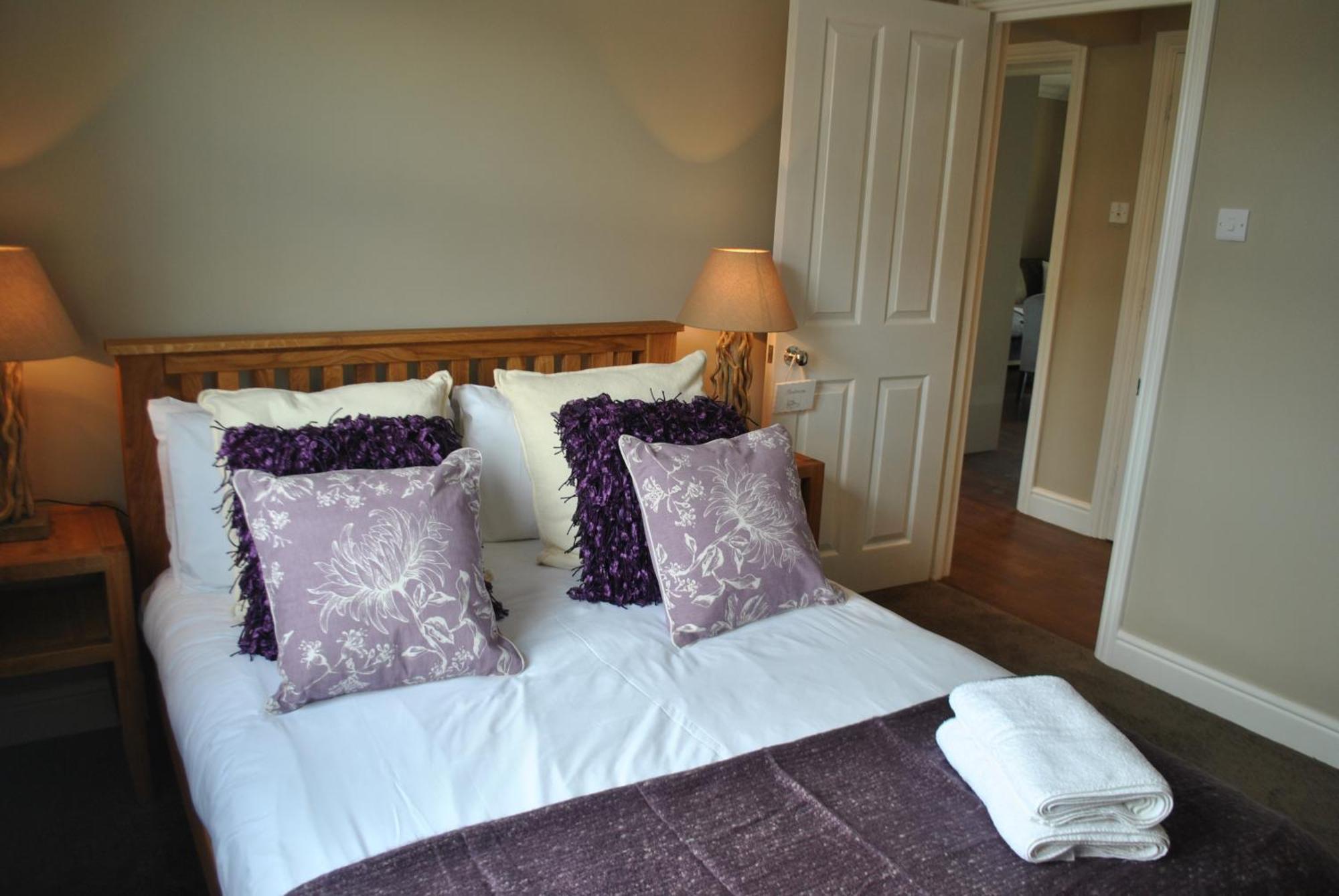 Lord Raglan House Apartments 2Br With Parking Виндзор Экстерьер фото