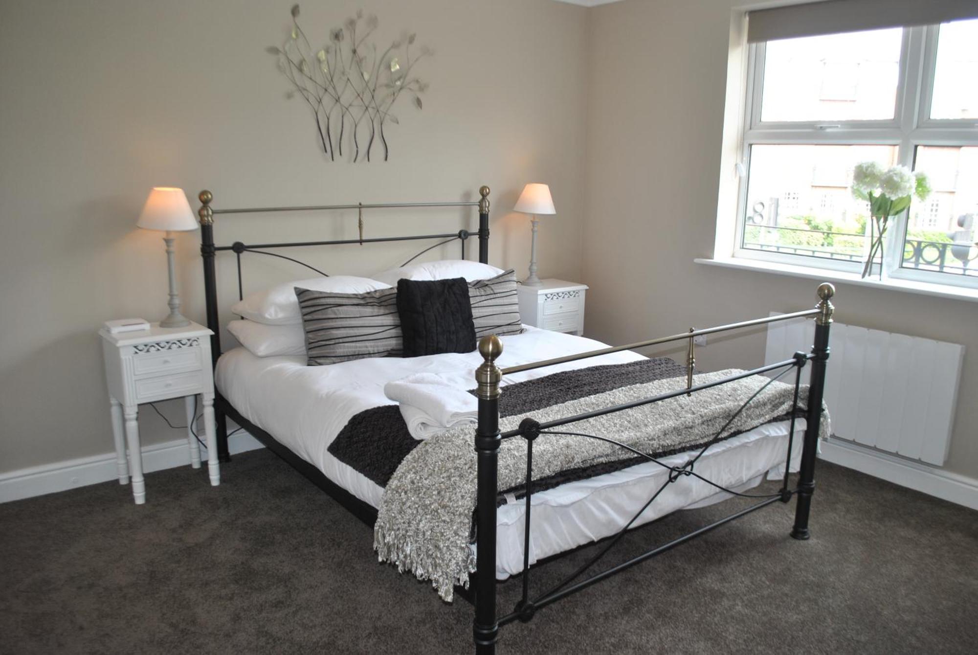 Lord Raglan House Apartments 2Br With Parking Виндзор Экстерьер фото